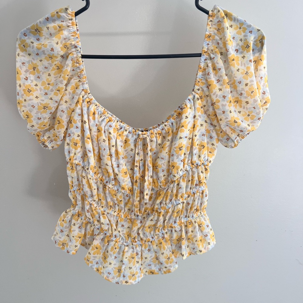 Forever 21 Summertime Yellow Floral Puff Sleeve Blouse size small with ruching